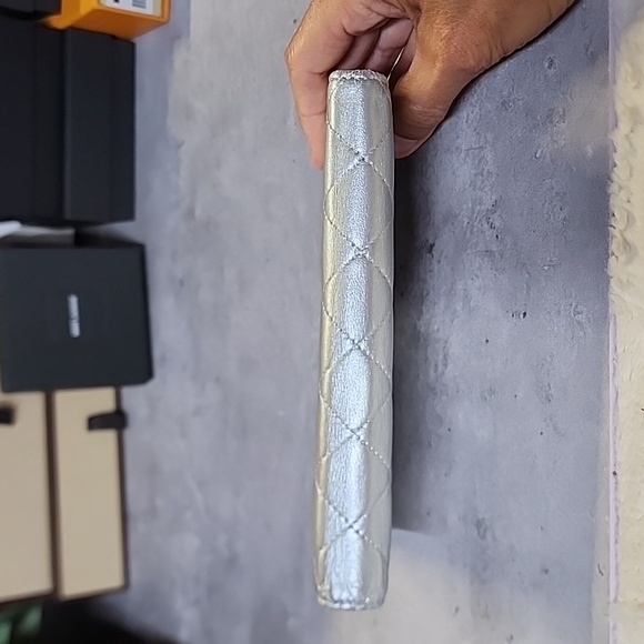 Authentic Chanel wallet - Picture 5 of 17